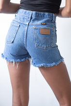 Load image into Gallery viewer, Wrangler Shorts, 26&quot;
