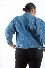 Load image into Gallery viewer, Medium Wash Levi’s Jean Jacket, L-XL
