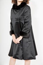 Load image into Gallery viewer, 1950&#39;s Satin Coat
