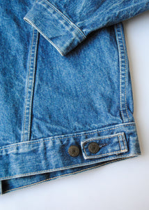 Medium Wash Levi’s Jean Jacket, L-XL